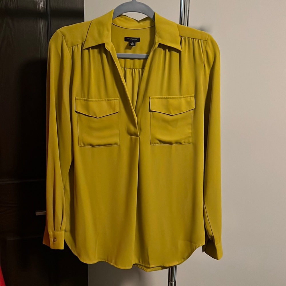Ann Taylor blouse XS olive green